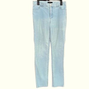 Lafayette 148 light wash 4 pocket skinny jeans size 6.